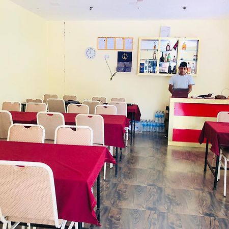 Hotel Silent Park Sauraha Esterno foto