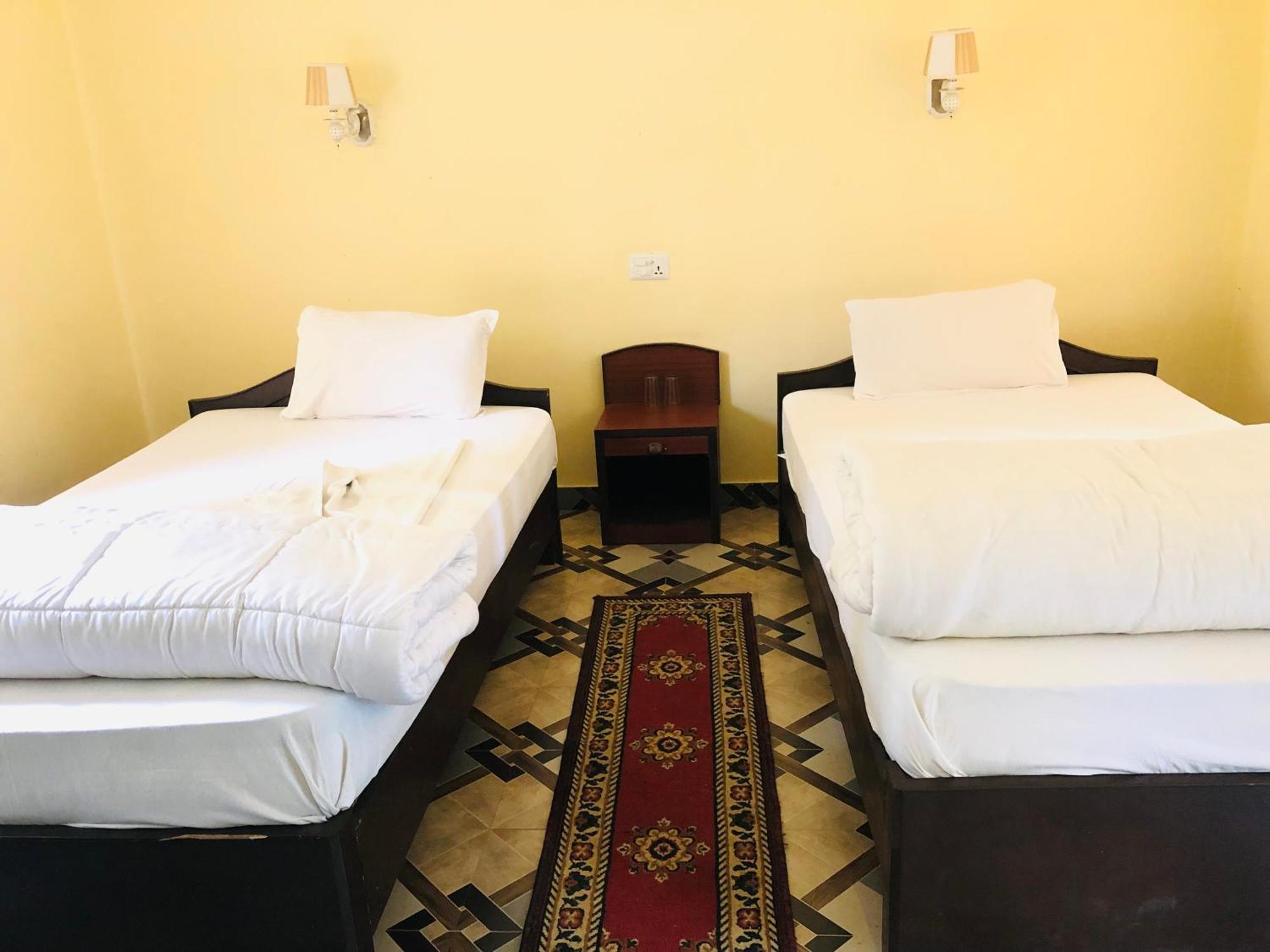 Hotel Silent Park Sauraha Esterno foto
