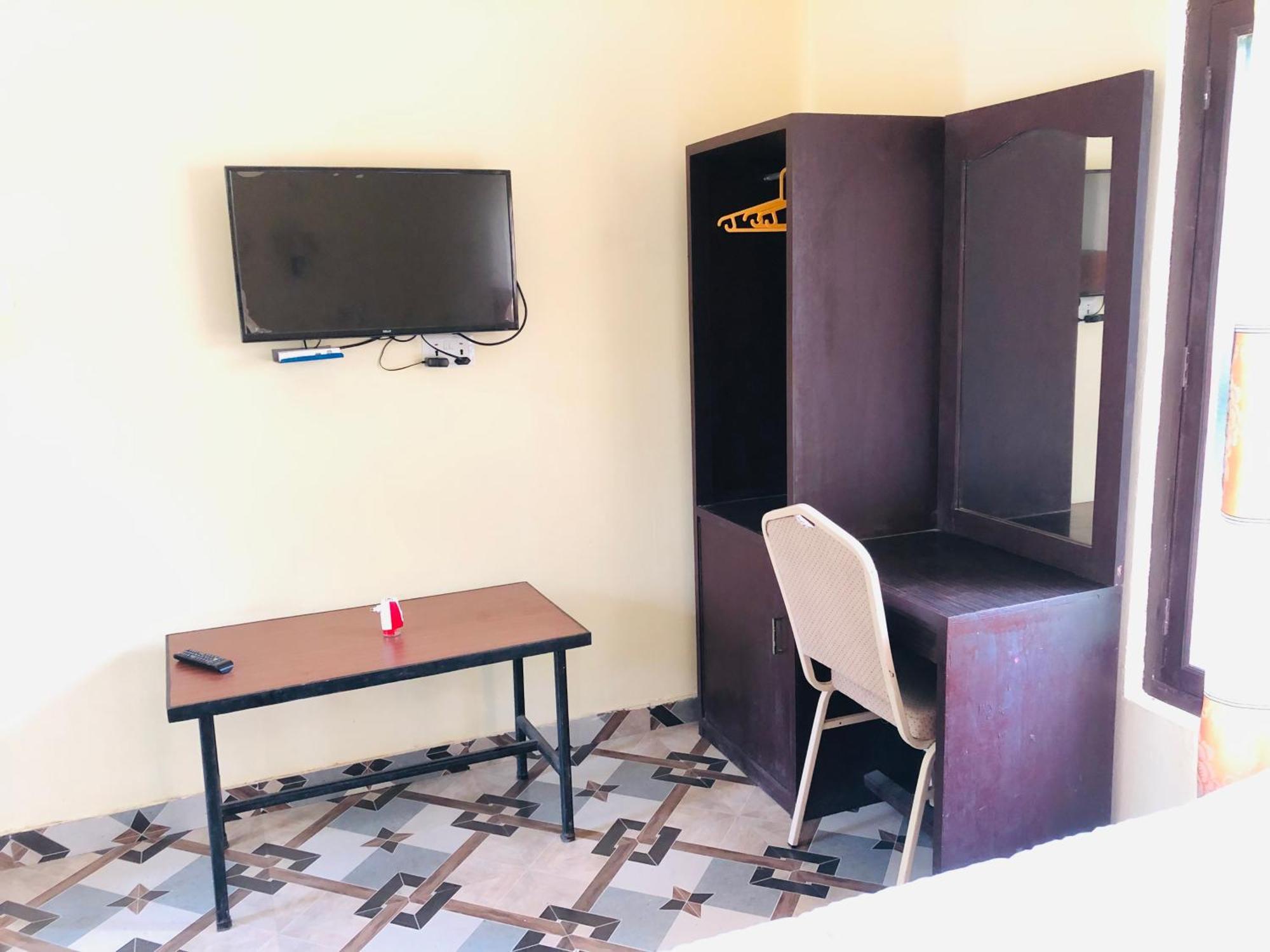 Hotel Silent Park Sauraha Esterno foto