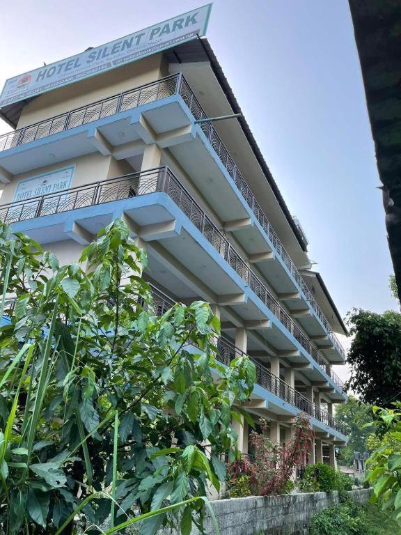 Hotel Silent Park Sauraha Esterno foto