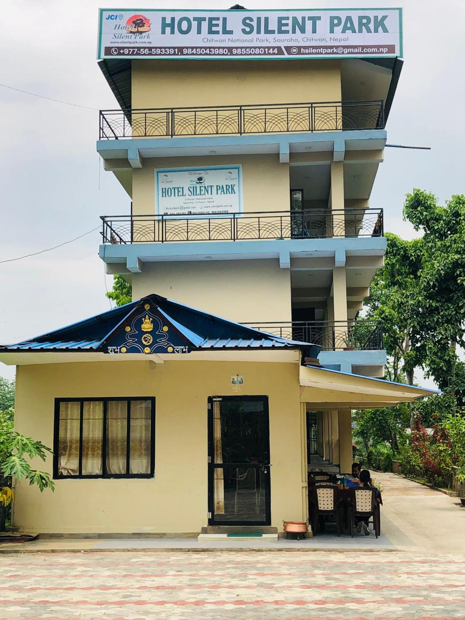 Hotel Silent Park Sauraha Esterno foto