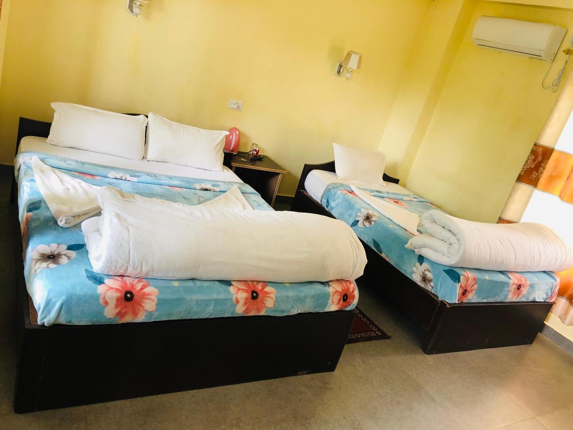 Hotel Silent Park Sauraha Esterno foto