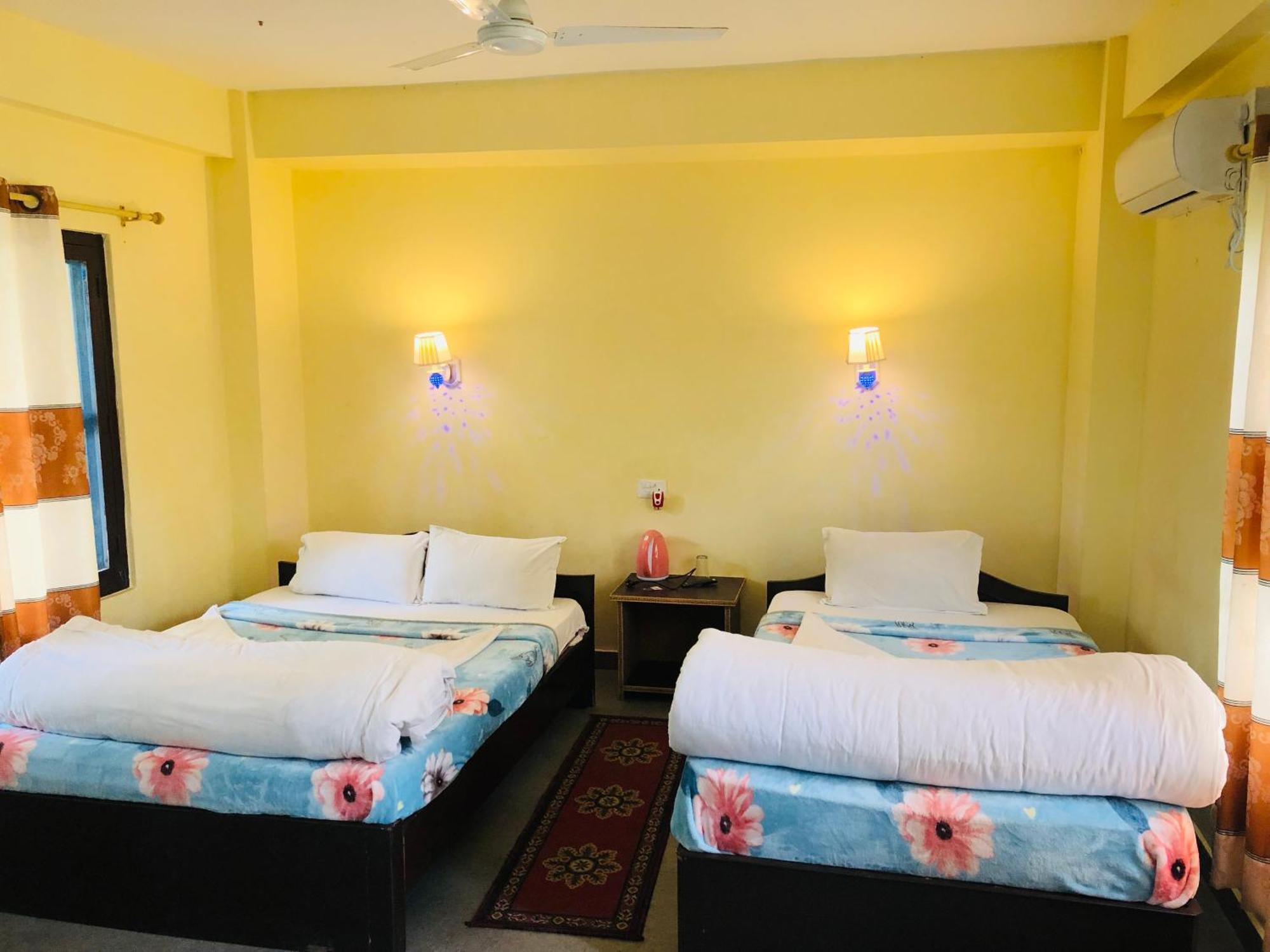 Hotel Silent Park Sauraha Esterno foto